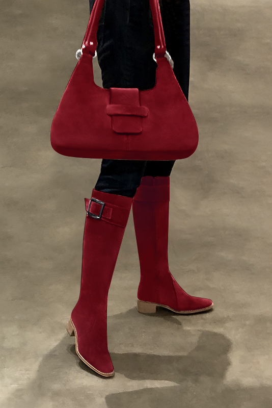 Botte femme : Bottes femme cavalières sur mesures couleur rouge bordeaux. Bout rond. Semelle cuir petit talon. Vue du dessus - Florence KOOIJMAN
