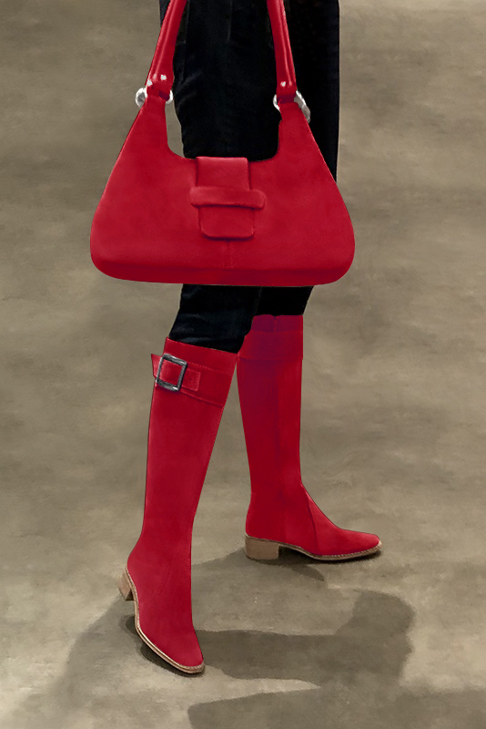 Botte femme : Bottes femme cavalières sur mesures couleur rouge carmin. Bout rond. Semelle cuir petit talon. Vue du dessus - Florence KOOIJMAN