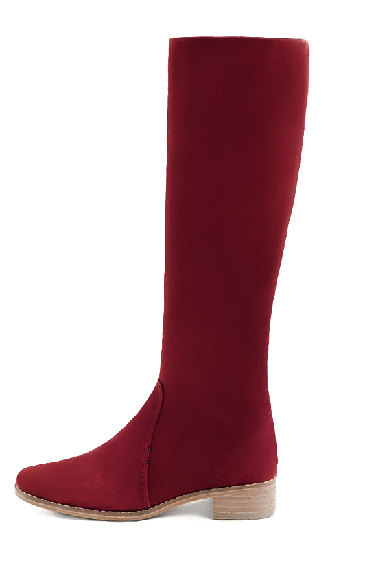 Botte femme : Bottes femme cavalières sur mesures couleur rouge bordeaux. Bout rond. Semelle cuir petit talon. Vue de profil - Florence KOOIJMAN