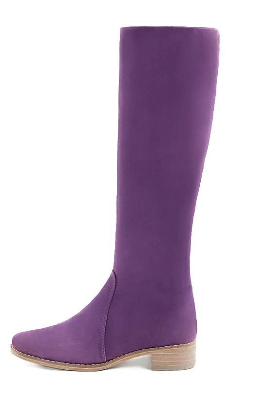 Botte femme : Bottes femme cavalières sur mesures couleur violet améthyste. Bout rond. Semelle cuir petit talon. Vue de profil - Florence KOOIJMAN