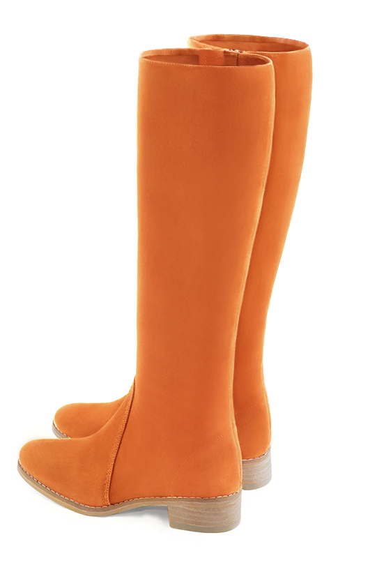 Botte femme : Bottes femme cavalières sur mesures couleur orange abricot. Bout rond. Semelle cuir petit talon. Vue arrière - Florence KOOIJMAN