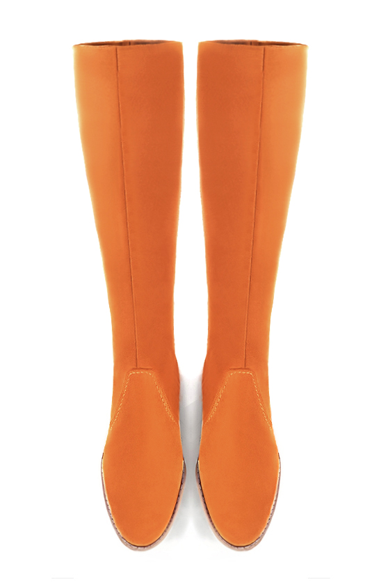 Botte femme : Bottes femme cavalières sur mesures couleur orange abricot. Bout rond. Semelle cuir petit talon. Vue du dessus - Florence KOOIJMAN