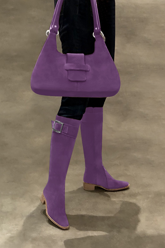 Botte femme : Bottes femme cavalières sur mesures couleur violet améthyste. Bout rond. Semelle cuir petit talon. Vue du dessus - Florence KOOIJMAN