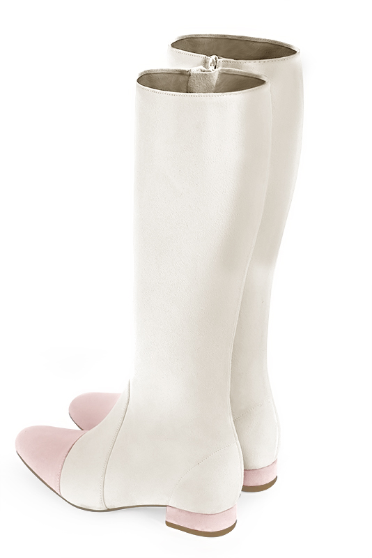 Botte femme : Bottes femme féminines sur mesures couleur rose poudré et blanc cassé. Bout rond. Talon plat bottier. Vue arrière - Florence KOOIJMAN