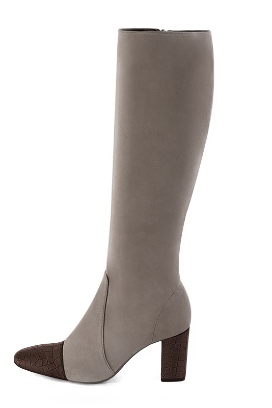 Bottes femme cavalières élégantes et raffinées, réalisées sur mesure, coloris marron ébène et beige mastic. Bout rond. Talon haut bottier. Mollets fins ou larges. Personnalisation : Choix des cuirs, des couleurs et des talons. - Florence KOOIJMAN