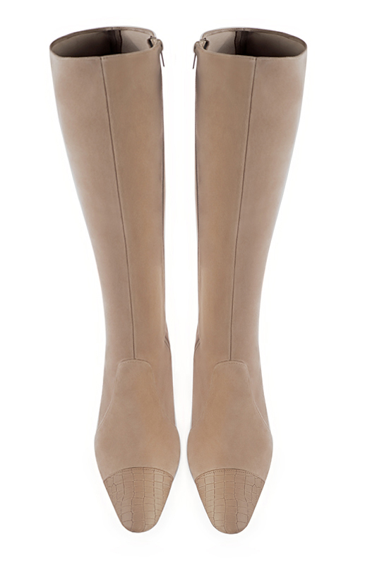 Botte femme : Bottes femme féminines sur mesures couleur beige sahara. Bout rond. Talon haut bottier. Vue du dessus - Florence KOOIJMAN