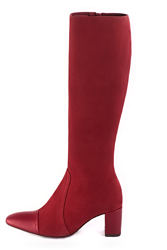 Bottes femme cavalières élégantes et raffinées, réalisées sur mesure, coloris rouge carmin. Bout rond. Talon mi-haut bottier. Mollets fins ou larges. Personnalisation : Choix des cuirs, des couleurs et des talons. - Florence KOOIJMAN