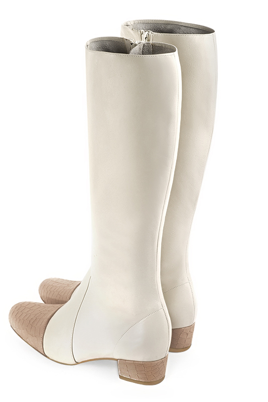 Botte femme : Bottes femme féminines sur mesures couleur beige sahara et blanc cassé. Bout rond. Petit talon bottier. Vue arrière - Florence KOOIJMAN