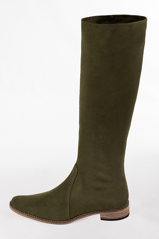 Bottes femme cavalières élégantes et raffinées, réalisées sur mesure, coloris vert kaki. Bout rond. Semelle cuir talon plat. Mollets fins ou larges. Personnalisation : Choix des cuirs, des couleurs et des talons. - Florence KOOIJMAN
