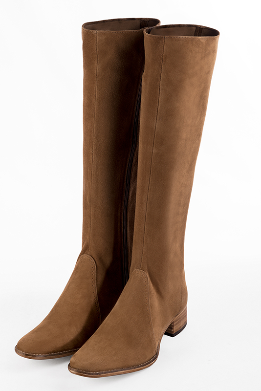 Bottes femme cavalières élégantes et raffinées, réalisées sur mesure, coloris beige camel. Bout rond. Semelle cuir petit talon. Mollets fins ou larges. Personnalisation : Choix des cuirs, des couleurs et des talons. - Florence KOOIJMAN