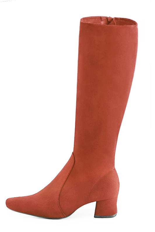 Bottes féminines élégantes et raffinées, réalisées sur mesure, coloris orange corail. Bout rond. Mi-haut. Talon évasé. Mollets fins ou larges. Personnalisation : Choix des cuirs, des couleurs et des talons. - Florence KOOIJMAN