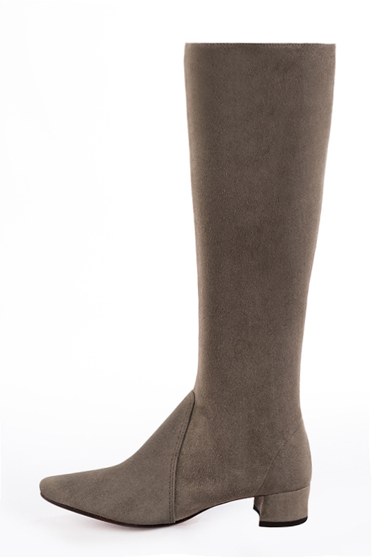 Bottes femme cavalières élégantes et raffinées, réalisées sur mesure, coloris marron bronze. Bout rond. Petit talon bottier. Mollets fins ou larges. Personnalisation : Choix des cuirs, des couleurs et des talons. - Florence KOOIJMAN