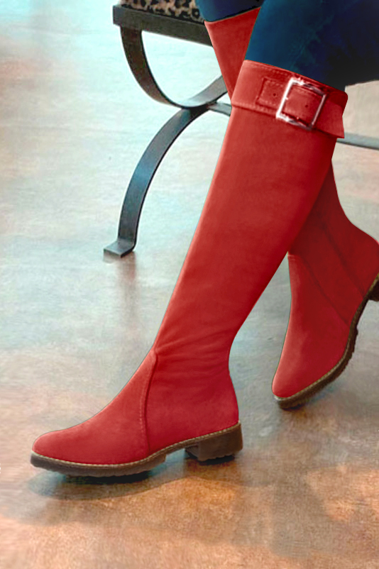 Bottes femme cavalières élégantes et raffinées, réalisées sur mesure, coloris rouge coquelicot. Bout rond. Semelle gomme plat. Mollets fins ou larges. Personnalisation : Choix des cuirs, des couleurs et des talons. - Florence KOOIJMAN