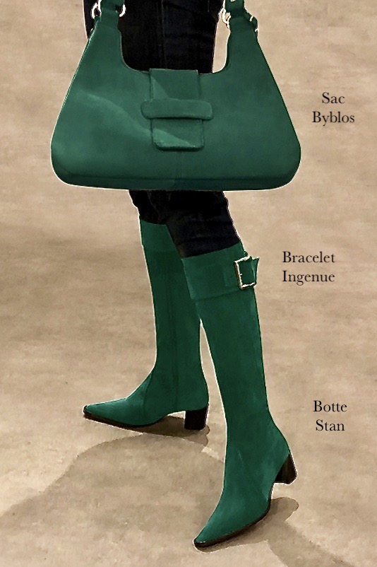 Bottes féminines élégantes et raffinées, réalisées sur mesure, coloris vert bouteille. Bout effilé. Mi-haut à haut. Talon bottier. Mollets fins ou larges. Personnalisation : Choix des cuirs, des couleurs et des talons. - Florence KOOIJMAN