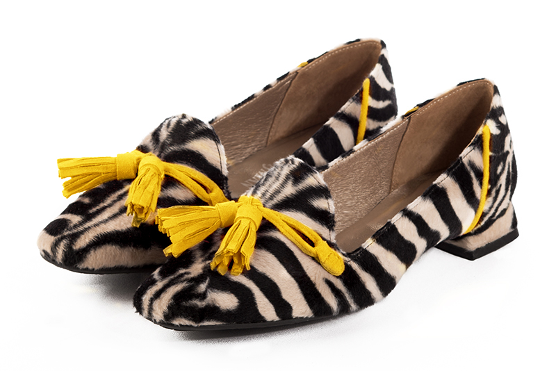 Mocassin femme : Mocassin avec des pompons couleur noir safari. Bout carré. Talon plat évasé Vue avant - Florence KOOIJMAN