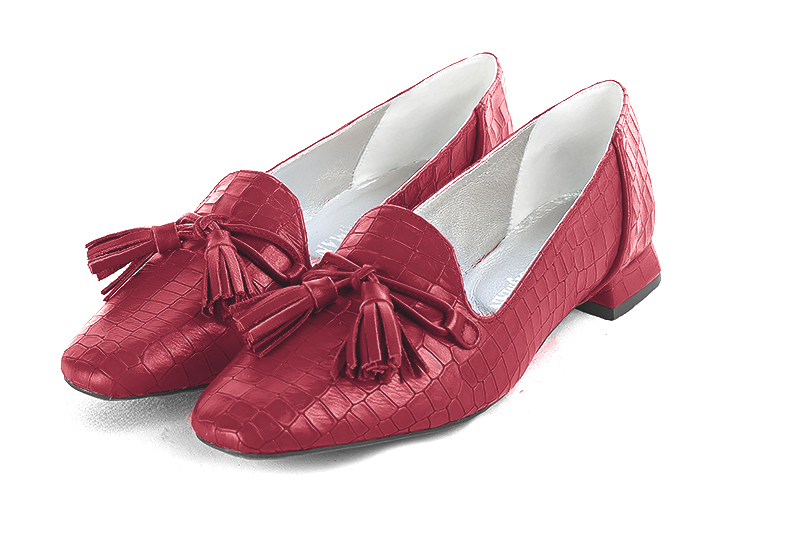 Chaussure femme mocassin : Mocassin femme avec des pompons couleur rouge carmin. Talon plat. Talon évasé. Bout carré - Florence KOOIJMAN