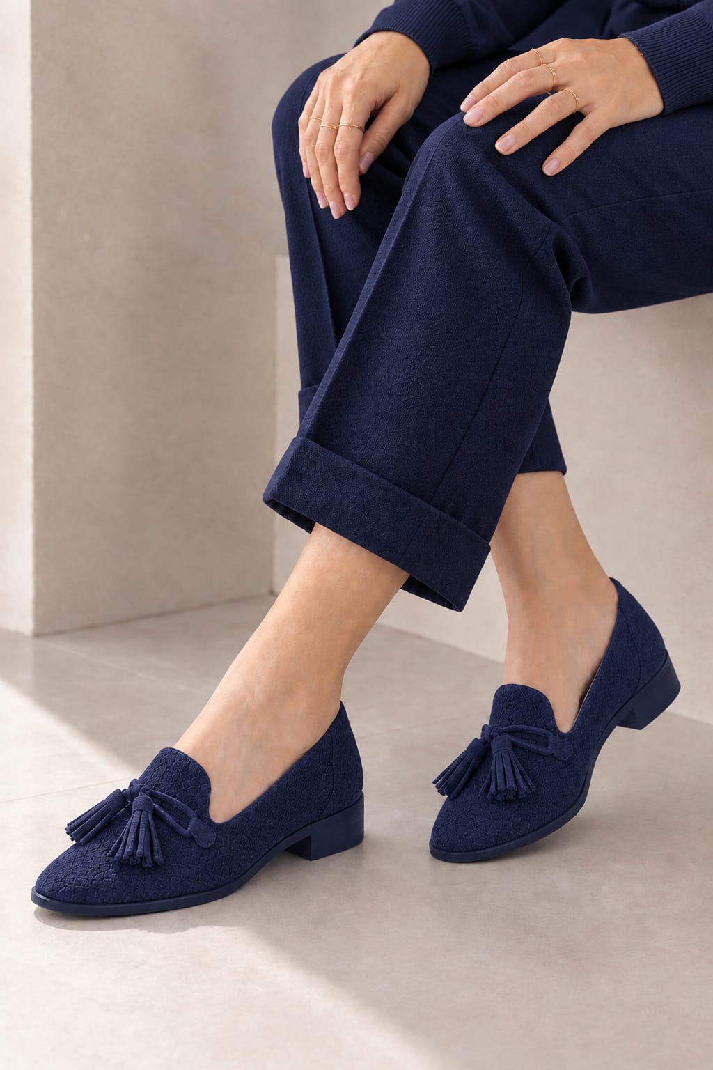 Mocassins habillés femme semelles épaisses en cuir bleu marine à bout carré - Vue du dessus