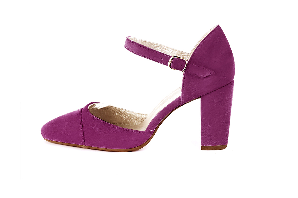 Chaussures bride cou-de-pied femme ouvertes sur les côtés violet myrtille. Bout rond. Talon bottier de 8.5 cm - Vue de profil