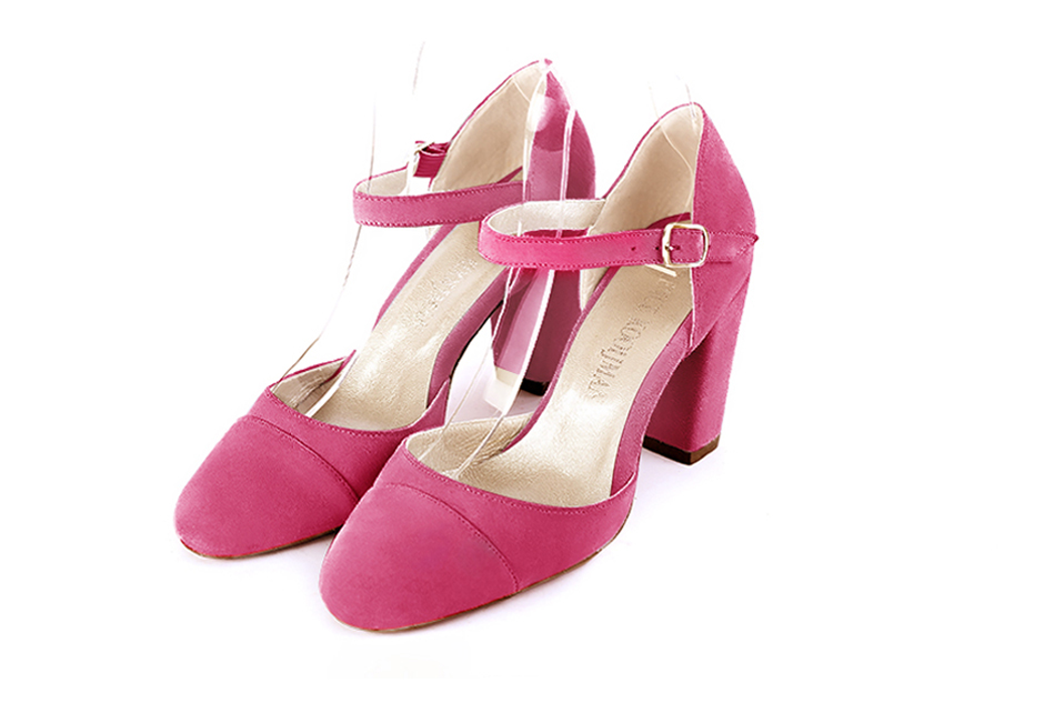 Chaussures bride cou-de-pied femme ouvertes sur les côtés rose fuchsia. Bout rond. Talon bottier de 8.5 cm - Vue avant