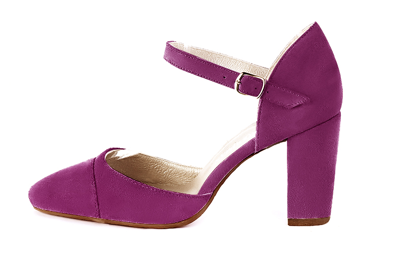Chaussure femme à brides : Chaussure côtés ouverts bride cou-de-pied couleur violet myrtille. Bout rond. Talon haut bottier. Vue de profil - Florence KOOIJMAN