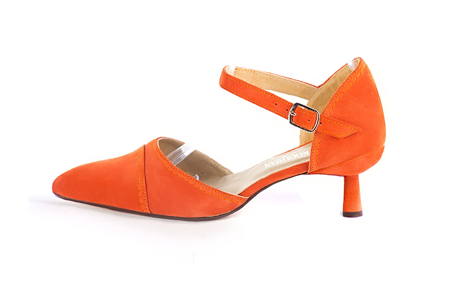 Chaussures bride cou-de-pied femme ouvertes sur les côtés orange clémentine. Bout effilé. Talon bobine de 6 cm - Vue de profil
