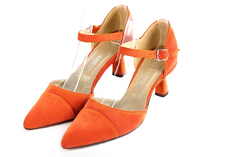 Chaussure femme à brides : Chaussure côtés ouverts bride cou-de-pied couleur orange clémentine. Bout effilé. Talon mi-haut bobine Vue avant - Florence KOOIJMAN