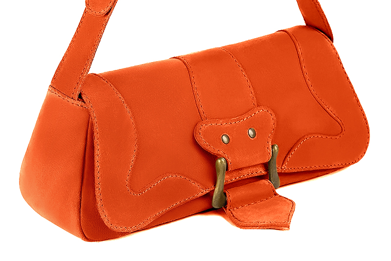 Petit sac à main habillé en cuir orange clémentine - Vue avant