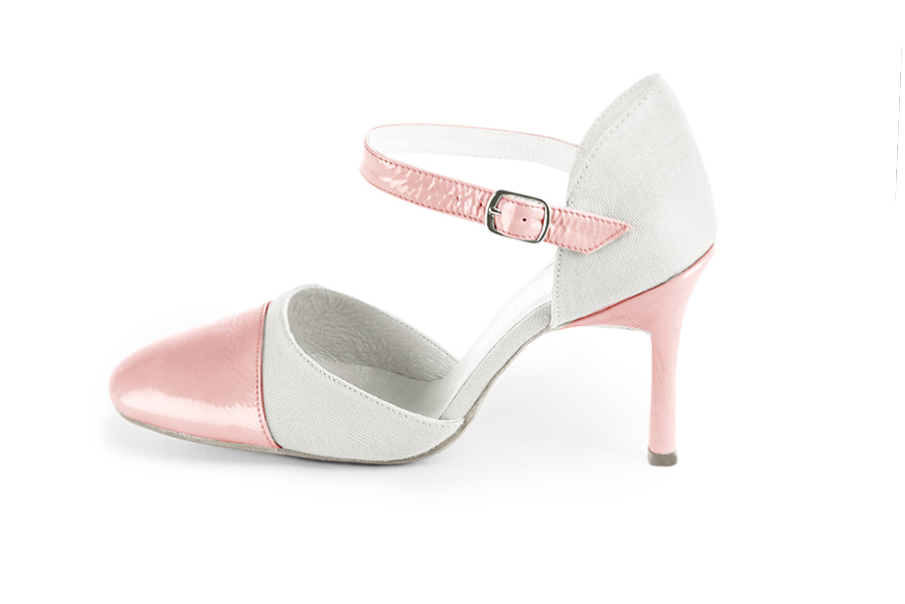 Chaussures bride cou-de-pied femme ouvertes sur les côtés rose pâle et blanc pur. Bout rond. Talon fin de 9.5 cm - Vue de profil