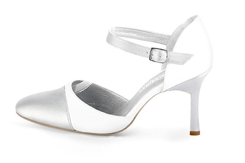 Chaussure femme à brides : Chaussure côtés ouverts bride cou-de-pied couleur argent platine et blanc pur. Bout rond. Talon très haut fin. Vue de profil - Florence KOOIJMAN