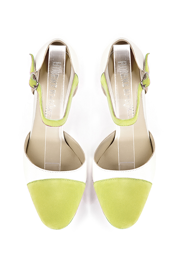 Chaussures bride cou-de-pied femme ouvertes sur les côtés vert pistache et blanc cassé. Bout rond. Talon fin de 9.5 cm - Vue du dessus