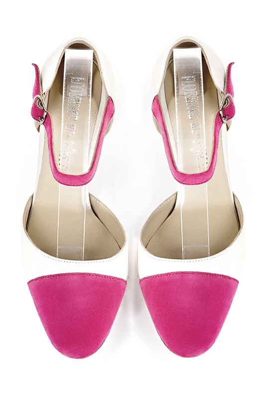 Chaussure femme à brides : Chaussure côtés ouverts bride cou-de-pied couleur rose fuchsia et blanc cassé. Bout rond. Talon très haut fin. Vue du dessus - Florence KOOIJMAN