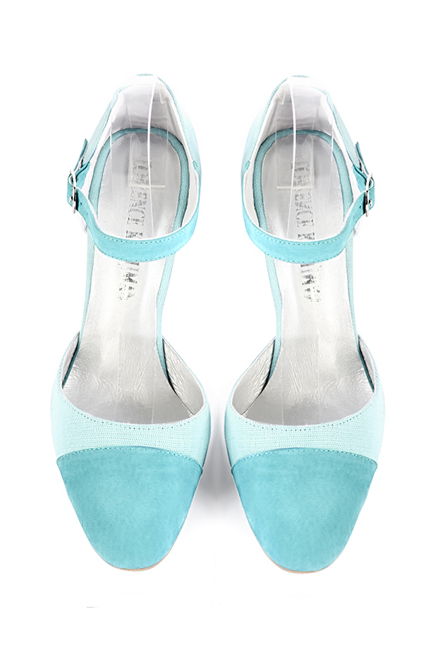 Chaussures bride cou-de-pied femme ouvertes sur les côtés bleu lagon. Bout rond. Talon fin de 9.5 cm - Vue du dessus