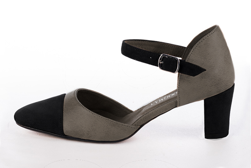 Chaussure femme à brides : Chaussure côtés ouverts bride cou-de-pied couleur noir mat et gris cendre. Bout rond. Talon mi-haut bottier. Vue de profil - Florence KOOIJMAN
