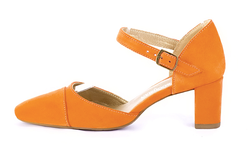 Chaussure femme à brides : Chaussure côtés ouverts bride cou-de-pied couleur orange abricot. Bout rond. Talon mi-haut bottier. Vue de profil - Florence KOOIJMAN