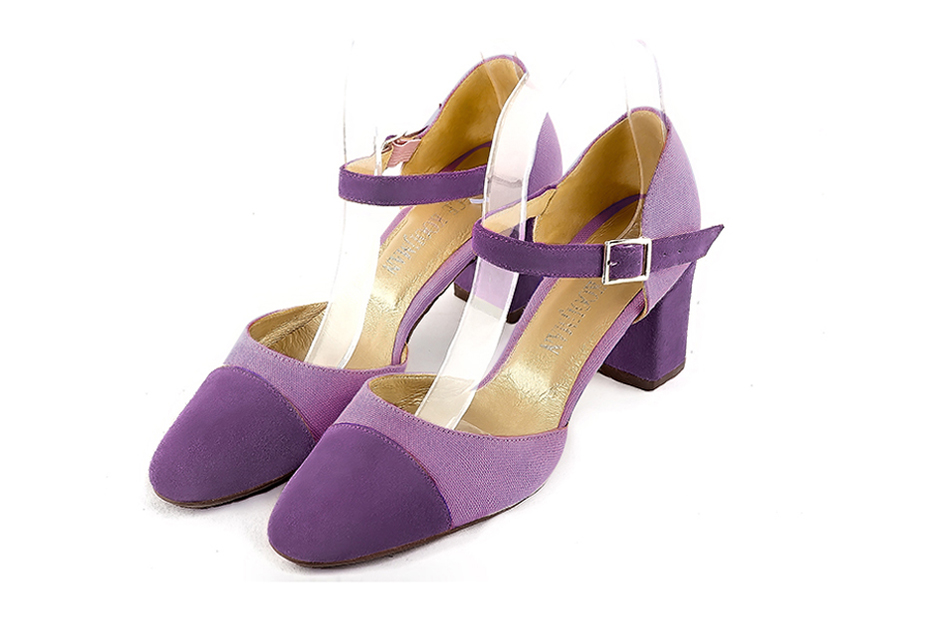 Chaussures bride cou-de-pied femme ouvertes sur les côtés violet améthyste. Bout rond. Talon bottier de 6.5 cm - Vue avant