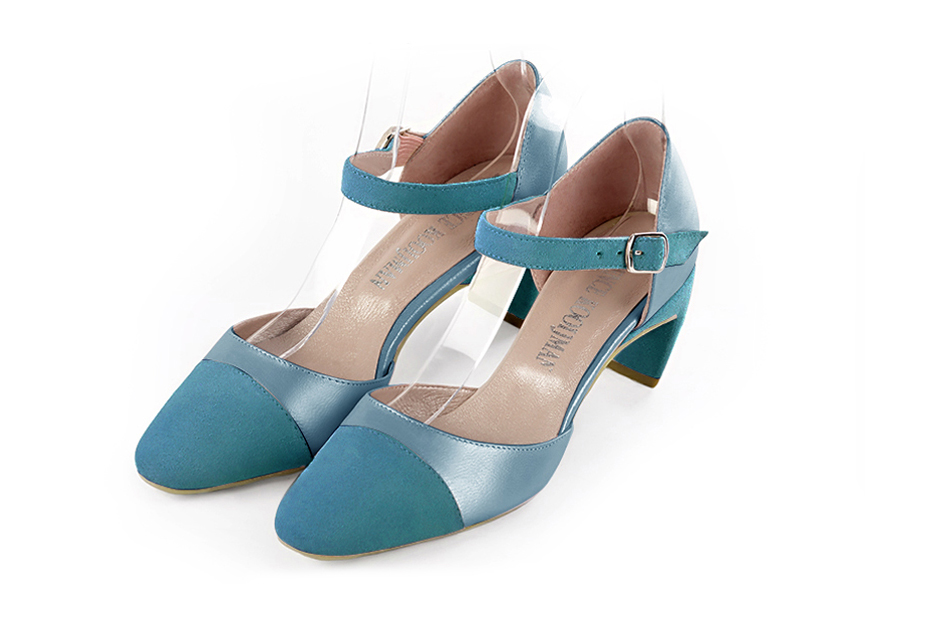 Chaussures bride cou-de-pied femme ouvertes sur les côtés bleu canard. Bout rond. Talon virgule de 5.5 cm - Vue avant