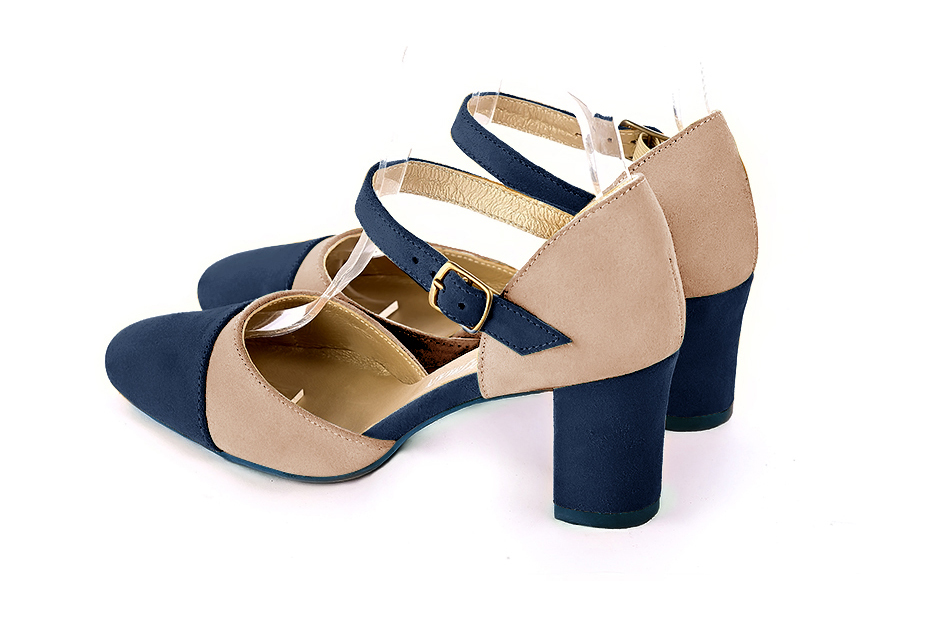 Chaussures bride cou-de-pied femme ouvertes sur les côtés bleu marine et beige biscuit. Bout rond. Talon bottier de 6.5 cm - Vue arrière