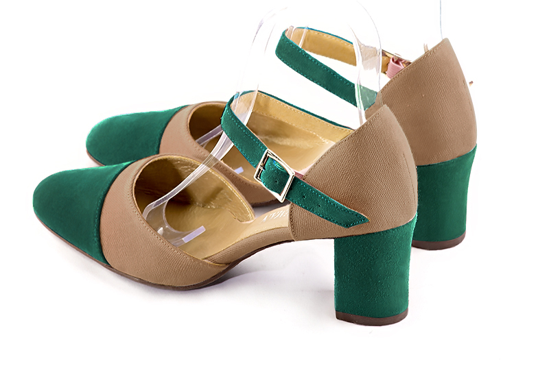 Chaussure femme à brides : Chaussure côtés ouverts bride cou-de-pied couleur vert émeraude et beige sahara. Bout rond. Talon mi-haut bottier. Vue arrière - Florence KOOIJMAN