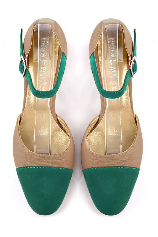 Chaussure femme à brides : Chaussure côtés ouverts bride cou-de-pied couleur vert émeraude et beige sahara. Bout rond. Talon mi-haut bottier. Vue du dessus - Florence KOOIJMAN
