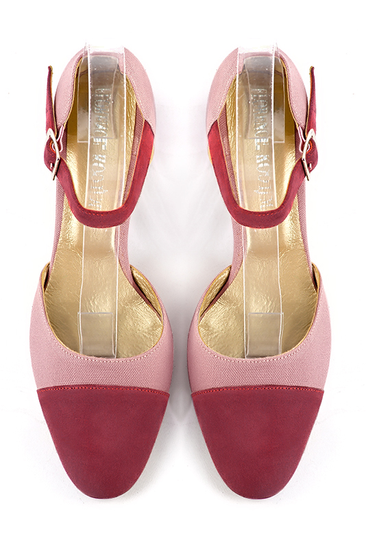 Chaussure femme à brides : Chaussure côtés ouverts bride cou-de-pied couleur rouge framboise et rose vieux rose. Bout rond. Talon mi-haut bottier. Vue du dessus - Florence KOOIJMAN