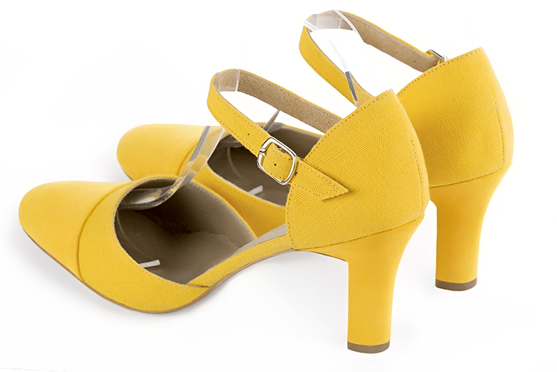 Chaussure femme à brides : Chaussure côtés ouverts bride cou-de-pied couleur jaune soleil. Bout rond. Talon haut trotteur. Vue arrière - Florence KOOIJMAN