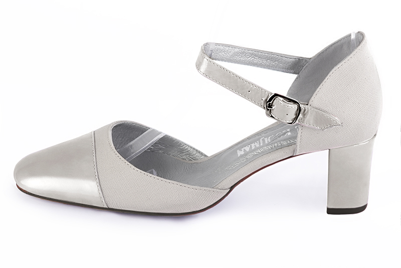 Chaussure femme à brides : Chaussure côtés ouverts bride cou-de-pied couleur gris perle. Bout rond. Talon mi-haut bottier. Vue de profil - Florence KOOIJMAN