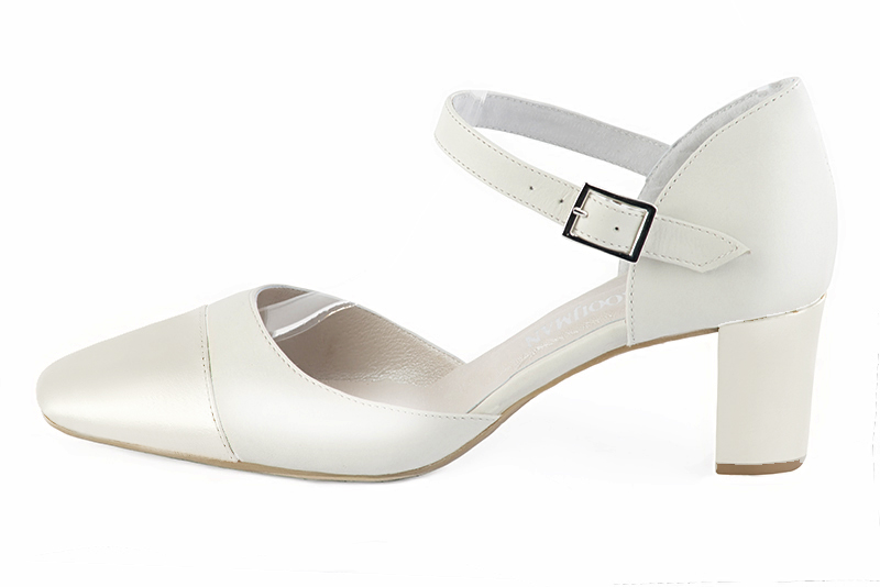 Chaussure femme à brides : Chaussure côtés ouverts bride cou-de-pied couleur blanc pur. Bout rond. Talon mi-haut bottier. Vue de profil - Florence KOOIJMAN