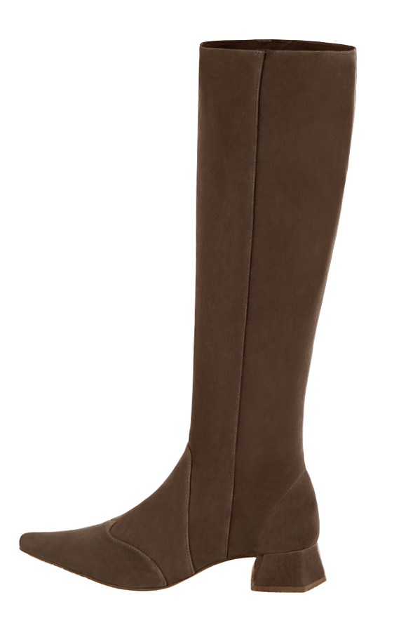 Bottes féminines élégantes et raffinées, réalisées sur mesure, coloris marron chocolat. Bout pointu. Mi-haut. Talon évasé. Mollets fins ou larges. Personnalisation : Choix des cuirs, des couleurs et des talons. - Florence KOOIJMAN