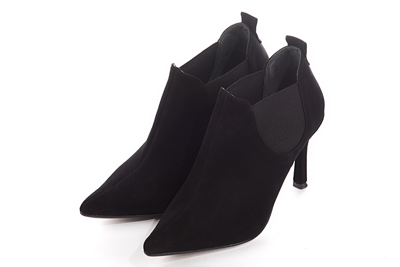 Boots femme :  couleur noir mat. Bout pointu. Talon très haut fin Vue avant - Florence KOOIJMAN