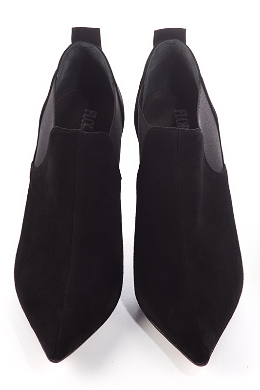 Boots femme :  couleur noir mat. Bout pointu. Talon très haut fin. Vue du dessus - Florence KOOIJMAN