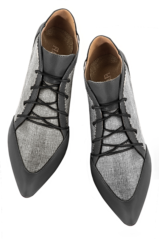 Chaussure femme à lacets : Derby original couleur gris acier. Bout pointu. Talon très haut fin. Vue du dessus - Florence KOOIJMAN