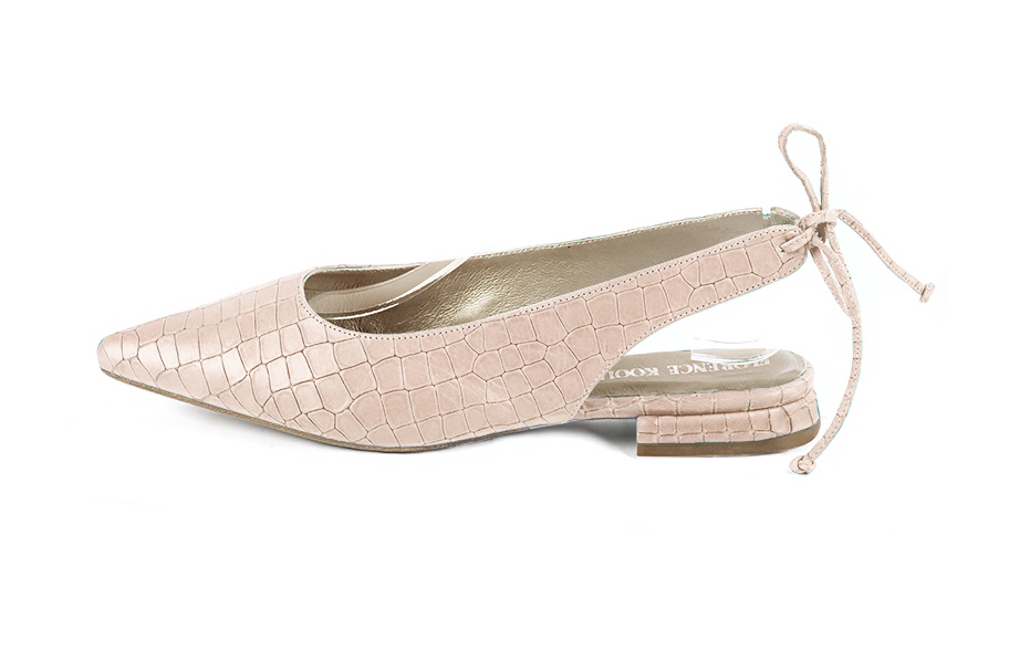 Escarpins bride arrière rose poudré. Bout pointu. Talon évasé plat - Vue de profil
