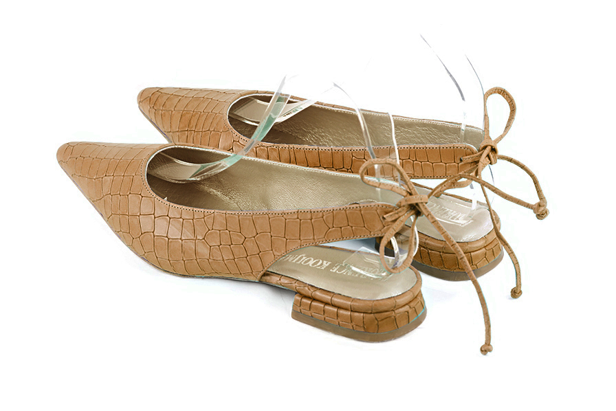 Escarpins habillés bride arrière cuir beige camel à talon évasé plat et bout pointu - Vue arrière