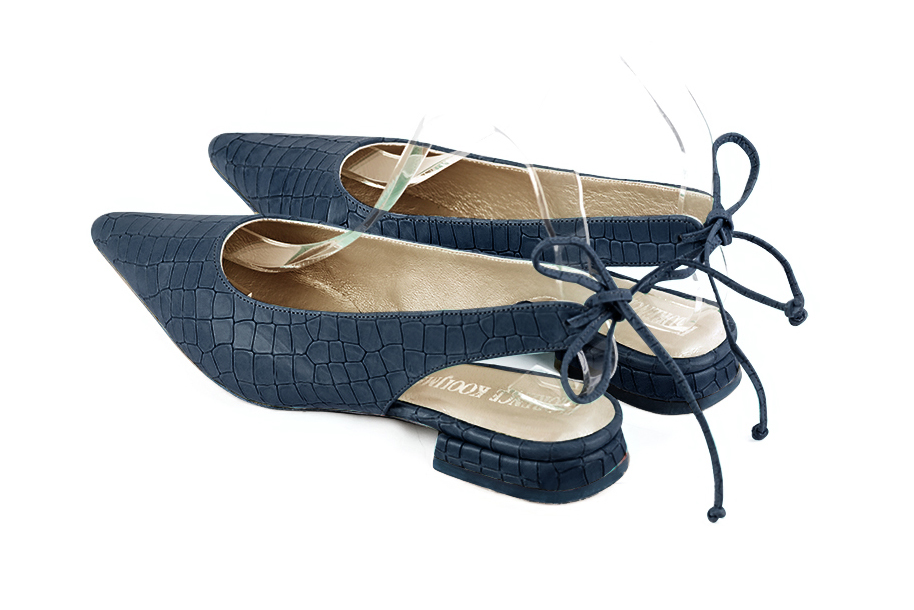 Escarpins bride arrière bleu denim. Bout pointu. Talon évasé plat - Vue arrière